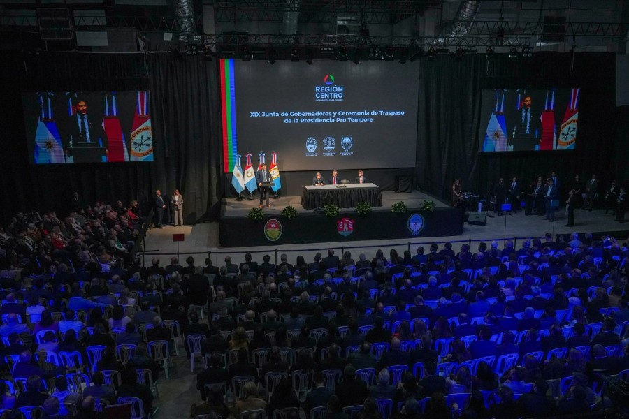 La Junta de Gobernadores de la Regi&oacute;n Centro reuni&oacute; a funcionarios de distintos niveles de Estado, legisladores locales, provinciales y nacionales y representantes de entidades intermedias. (FOTO SCS)