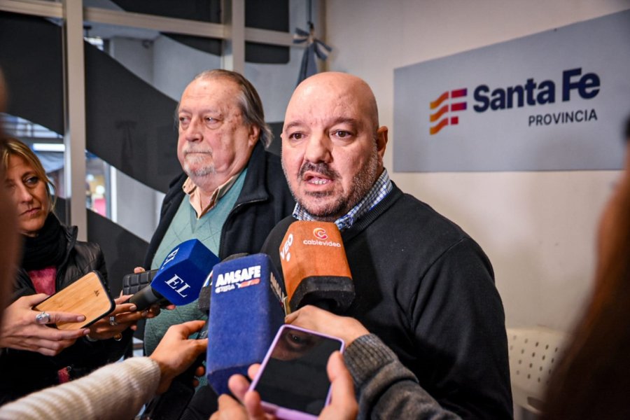 REPERCUCIONES DE LAS PARITARIAS. Rodrigo Alonso y Pedro Bay&uacute;gar, referentes de Amsafe y Sadop, mostraron su malestar por el aumento salarial por decreto ya oficializada por el gobierno santafesino.