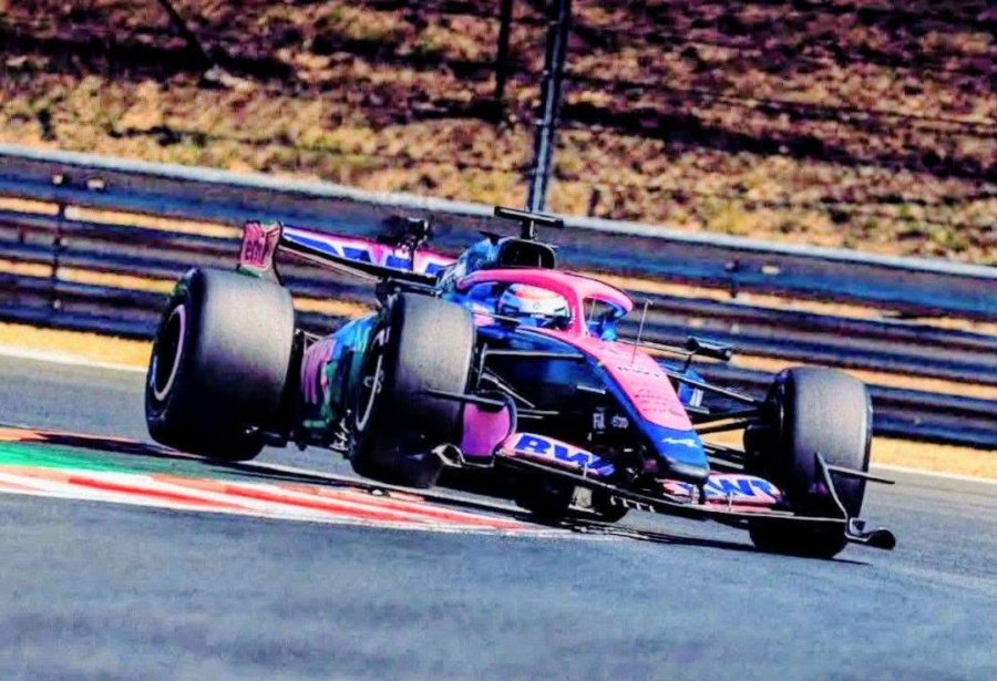Franco Colapinto girando con el Williams en las pruebas organizadas por Pirelli.