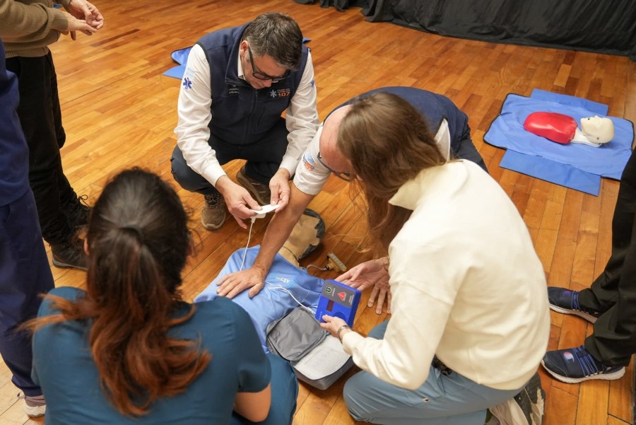 La primera formaci&oacute;n tuvo lugar en la sede de Gobierno en Rosario.