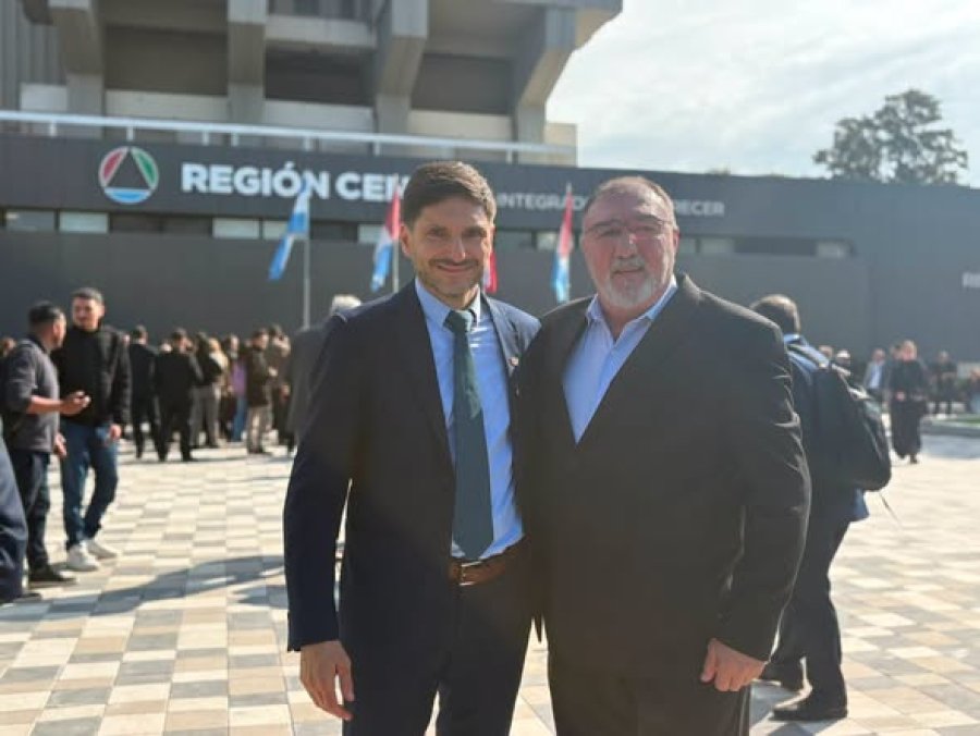 Maximiliano Pullaro y oscar Martínez durante el acto.