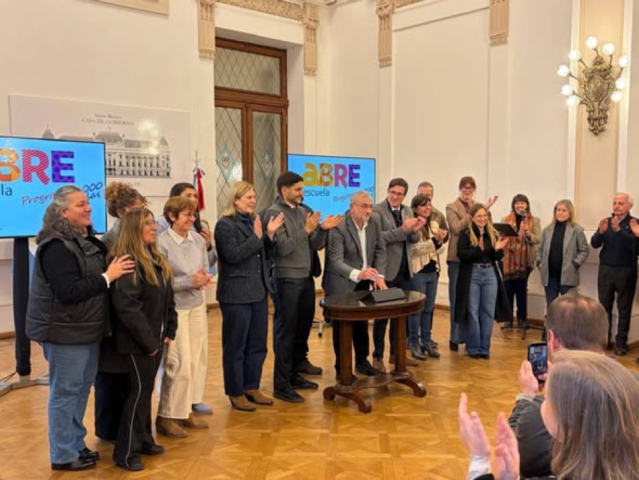 Grupo del Departametno Castellanos junto al Gobernador y el Senador.