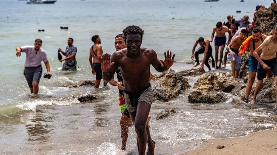 CRISIS EN CEUTA. El Gobierno espa&ntilde;ol reforz&oacute; la seguridad y coordina las devoluciones con las autoridades marroqu&iacute;es.