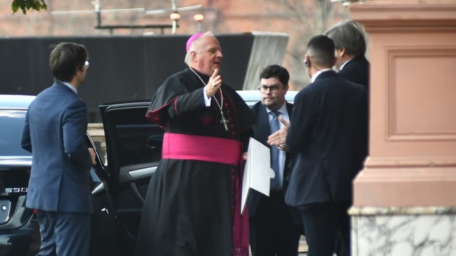 Javier Milei recibi&oacute; este viernes a la tarde las cartas credenciales del nuncio apost&oacute;lico de la Santa Sede.