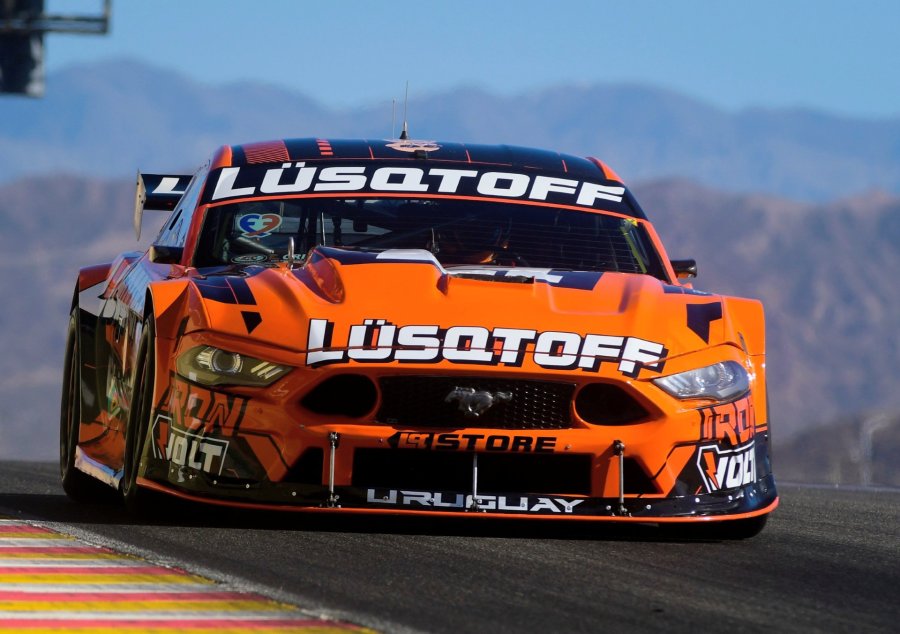 El uruguayo Mauricio Lambiris fue el mejor del s&aacute;bado con el Mustang.