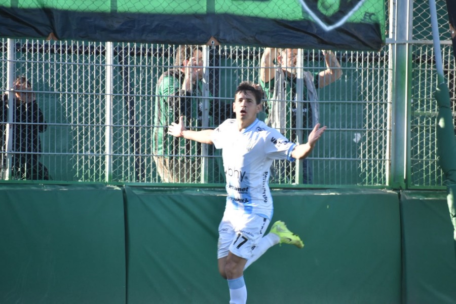 FEDERICO JOURDAN CELEBRA SU PRIMER GOL EN LA CREMA