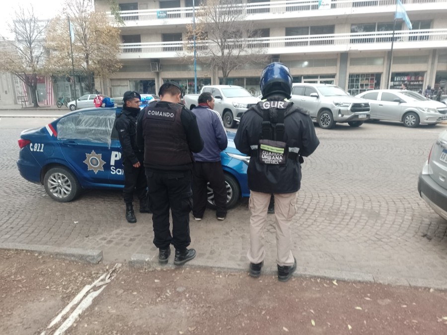 Contin&uacute;a el trabajo en la zona c&eacute;ntrica de la ciudad para que la ordenanza vigente se cumpla.