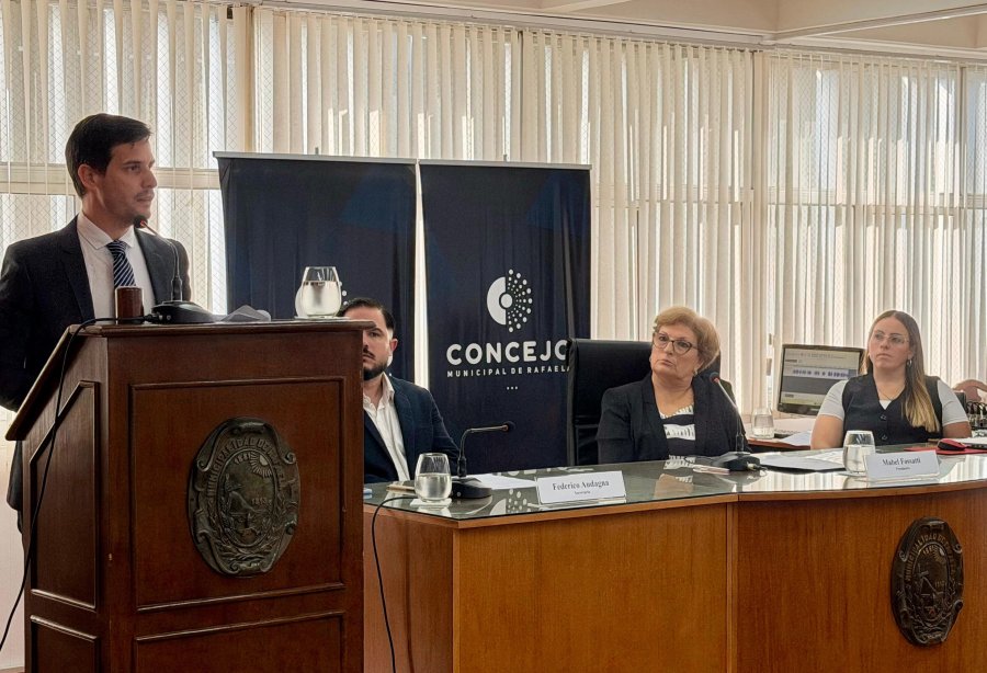 El intendente Leonardo Viotti en el Concejo, en marzo pasado, cuando inaugur&oacute; el per&iacute;odo de sesiones ordinarias.