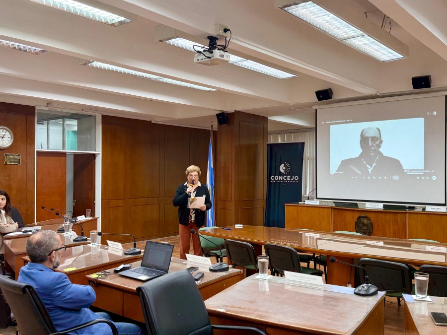 El Dr. Ernesto Viglizzo durante la reuni&oacute;n con los concejales rafaelinos en formato virtual.