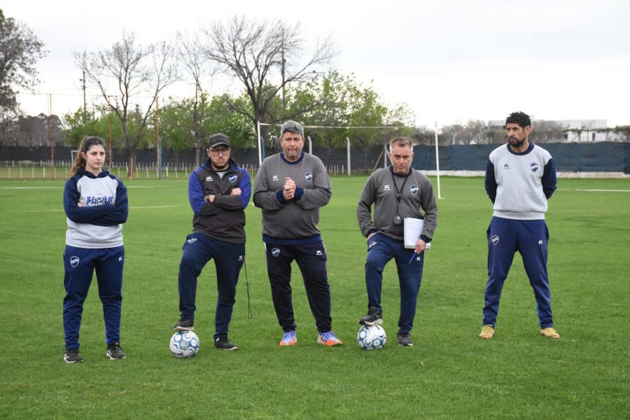 El director t&eacute;cnico, Luis Medrano, est&aacute; al frente del equipo que jugar&aacute; el pr&oacute;ximo Torneo Regional.