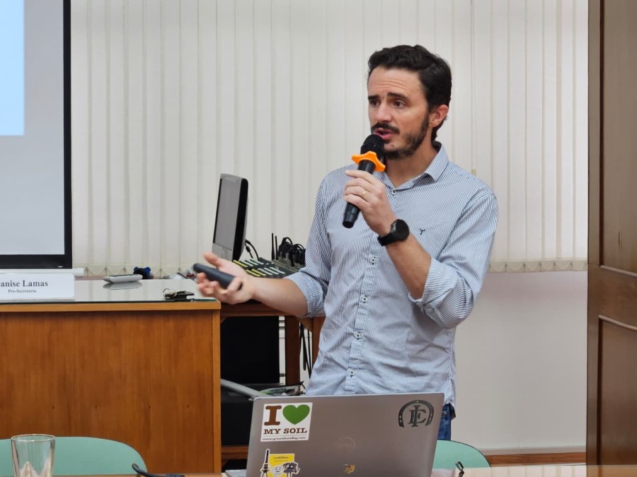 Jos&eacute; J&aacute;uregui concurri&oacute; al Concejo Municipal para hacer referencia a la aplicaci&oacute;n de fitosanitarios.