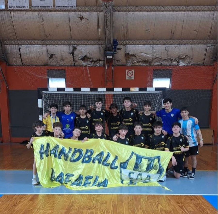 GRAN EXPERIENCIA. El equipo de menores de Almagro en el torneo.