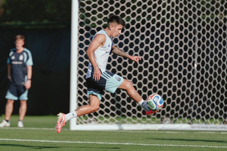 NO SE DEFINE. El jugador del seleccionado argentino.