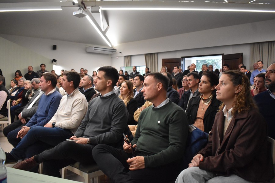 La actividad estuvo encabezada por el Ministro de Obras P&uacute;blicas de la provincia de Santa Fe, Lisandro Enrico.