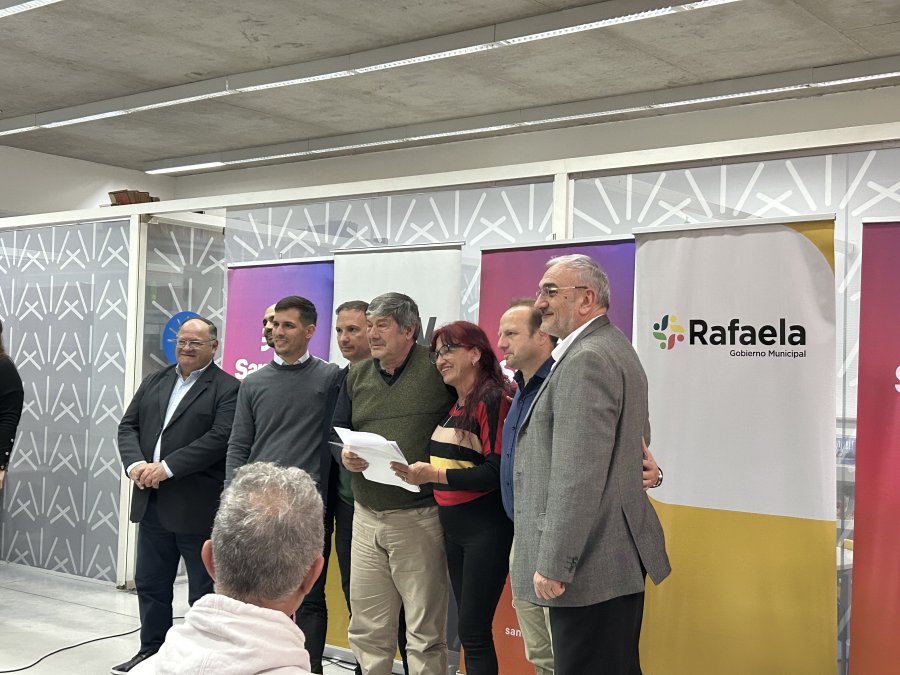 La entrega se realiz&oacute; en la biblioteca Municipal del Viejo Mercado.