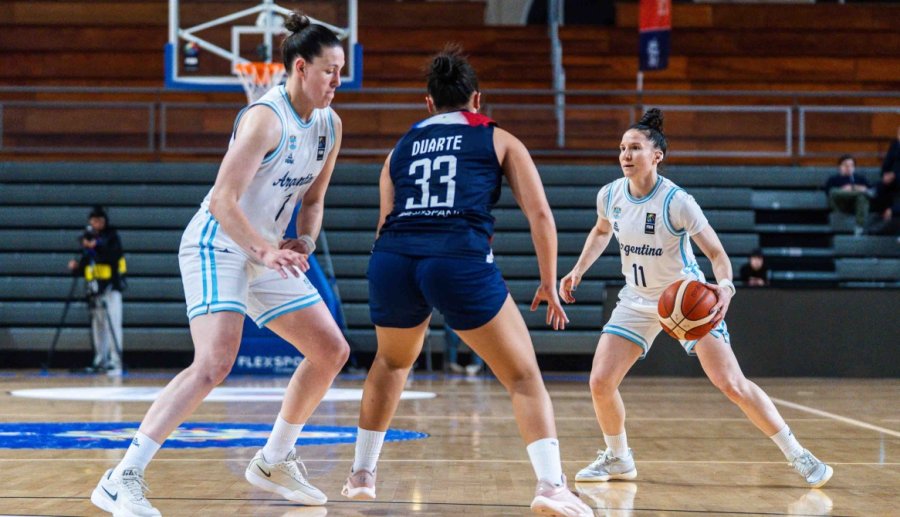 CAPITANA. Melisa Gretter durante el juego en Z&aacute;rate.