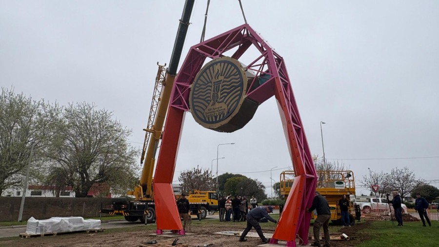 La estructura se encuentra emplazada en avenida Williner esquina Bulevar Irigoyen.