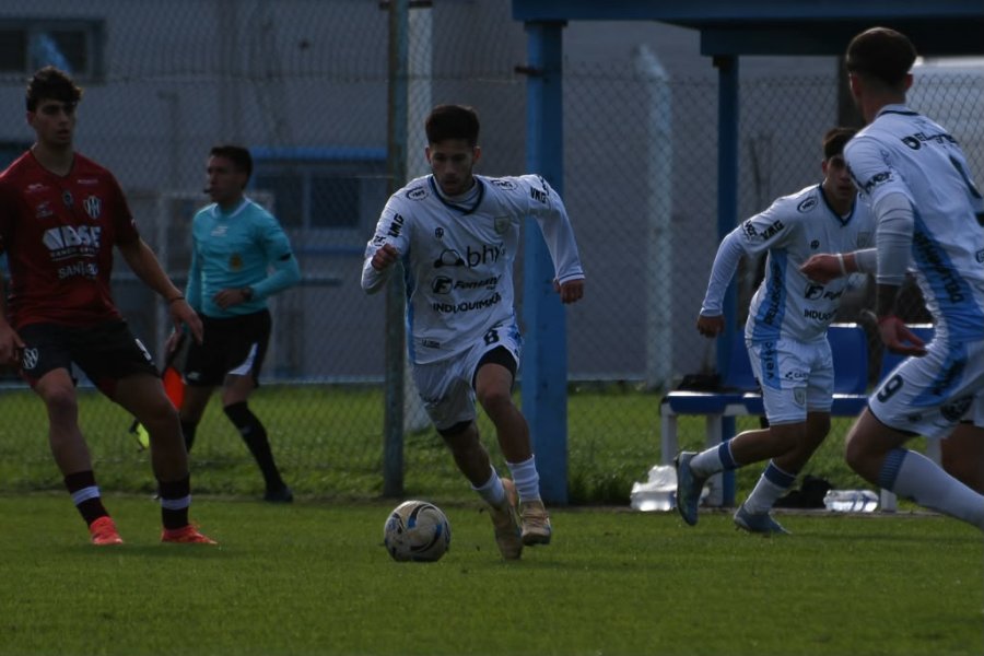 VOLANTE. Rojas fue el autor del gol local.