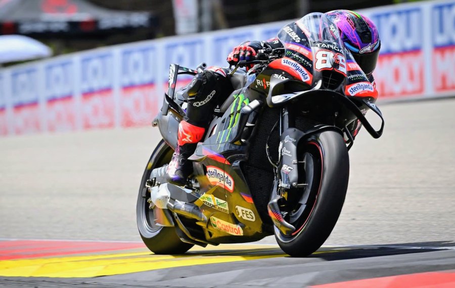 Jorge Mart&iacute;n es el l&iacute;der del campeonato con una de las Aprilia.