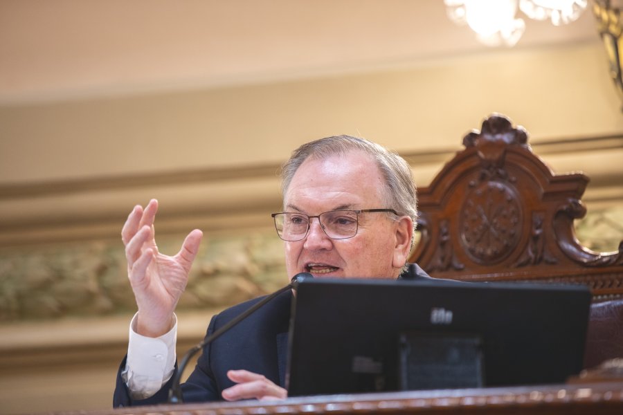 El senador por el departamento San Crist&oacute;bal presidi&oacute; la sesi&oacute;n de la C&aacute;mara de este jueves en la ciudad de Santa Fe. (FOTO PRENSA SENADO)