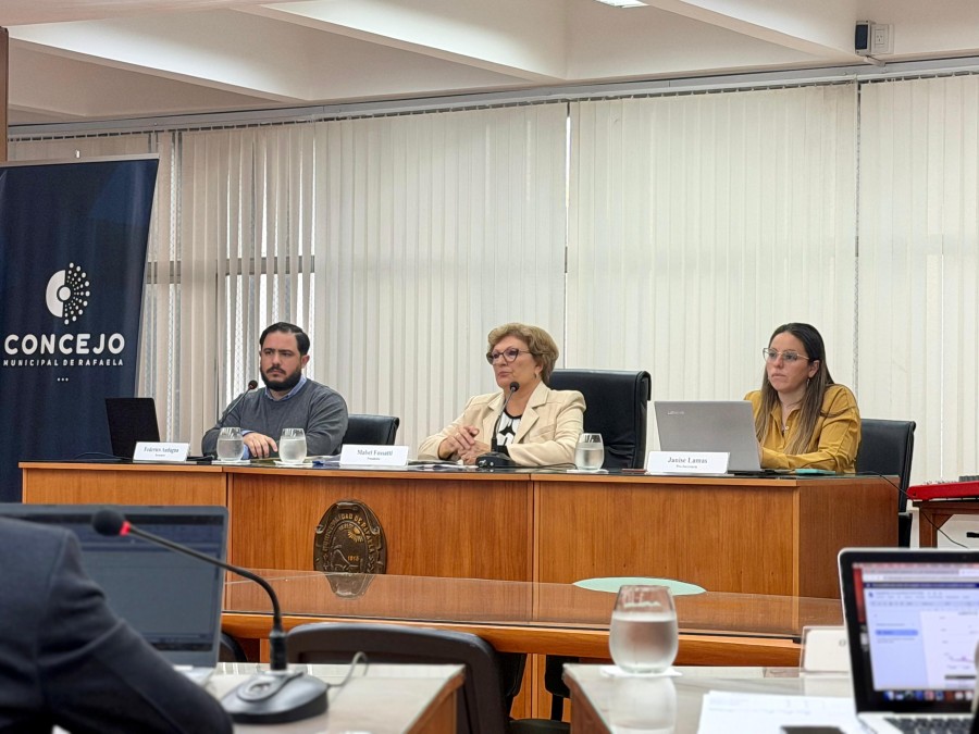 Mabel Fossatti presidi&oacute; la primera sesi&oacute;n ordinaria del Concejo Municipal tras el receso de julio.