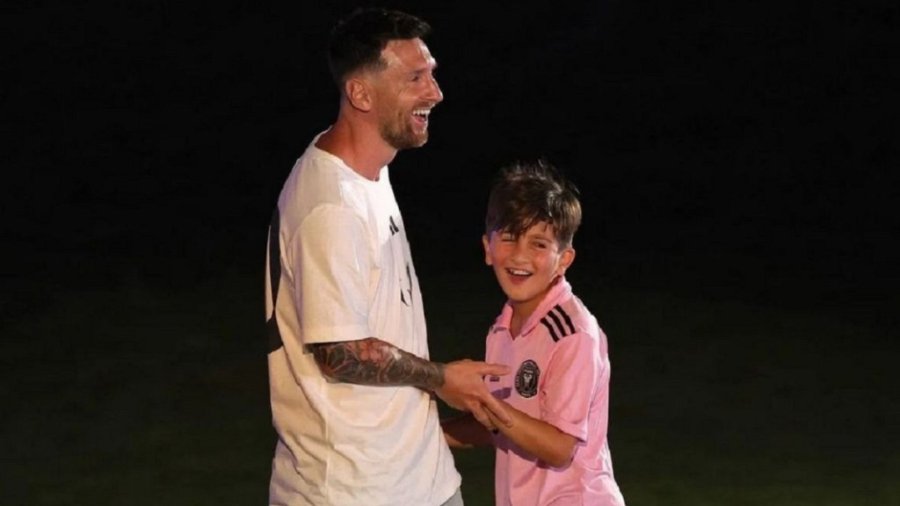 UNIDOS. Lionel Messi junto a su hijo Thiago.
