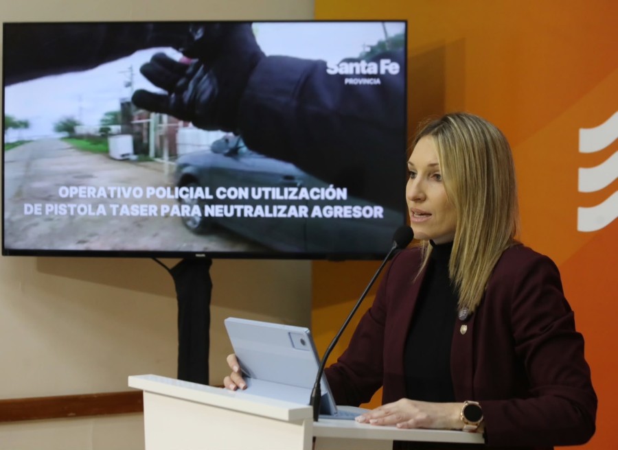La polic&iacute;a da uso exitoso a la pistola Taser.