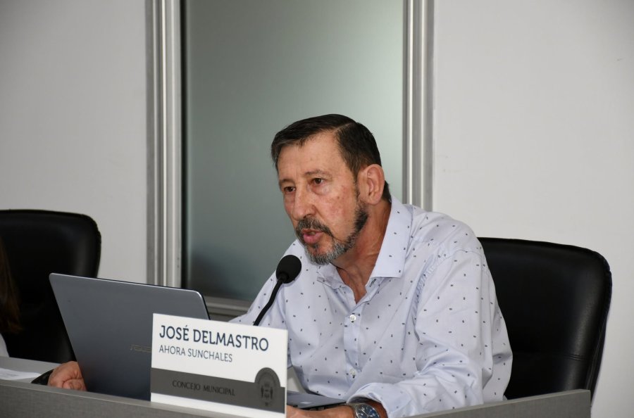 Jos&eacute; Delmastro en su banca.