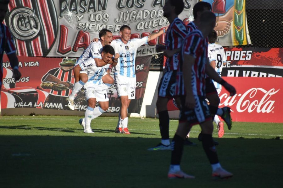 LA CREMA QUIERE FESTEJAR ANTE EL FUNEBRERO EN ALBERDI