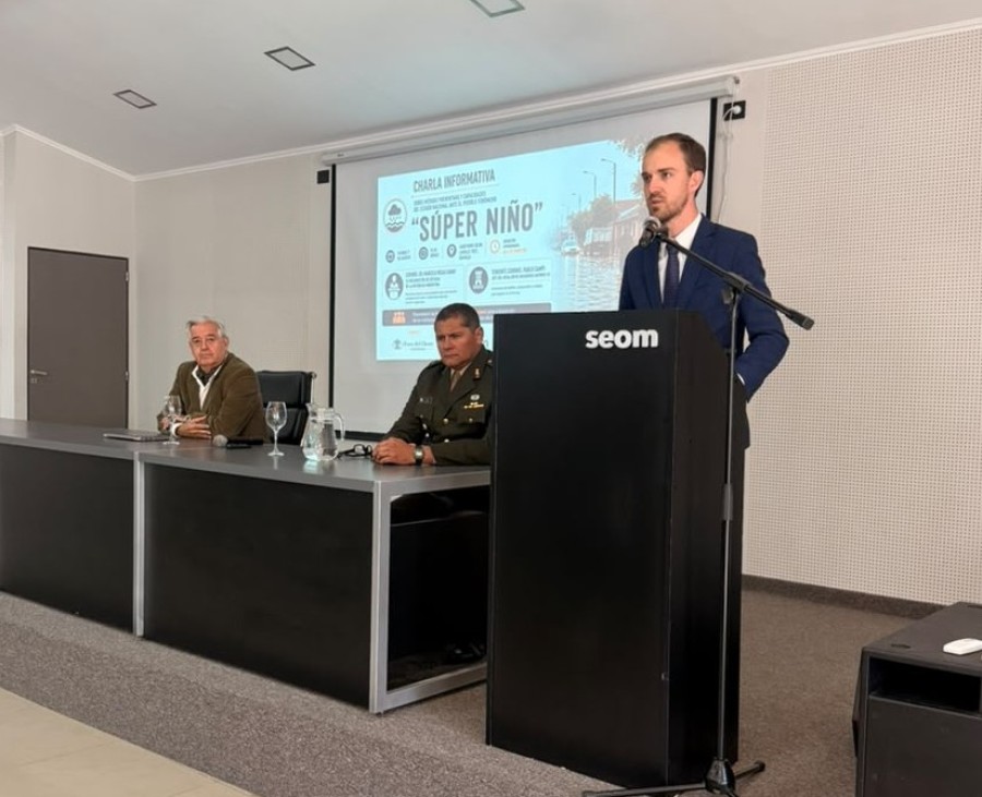 Mart&iacute;n Baroni, Oscar Zarich y Bryan Mayer durante la apertura del encuentro en la sede del SEOM.