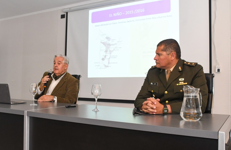 Mart&iacute;n Baroni y Oscar Zarich durante su presentaci&oacute;n en Rafaela.
