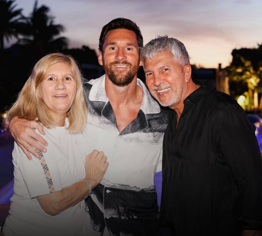 LIONEL JUNTO A SU MAM&Aacute; Y SU PAP&Aacute;
