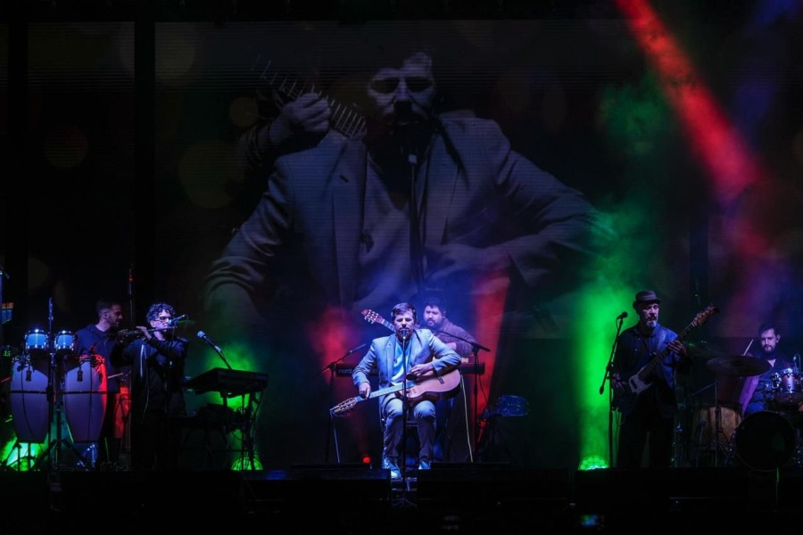 El destaco cantante y compositor Nahuel Pennisi brind&oacute; el primer show en el flamante estadio Invencible Arena de Rosario.