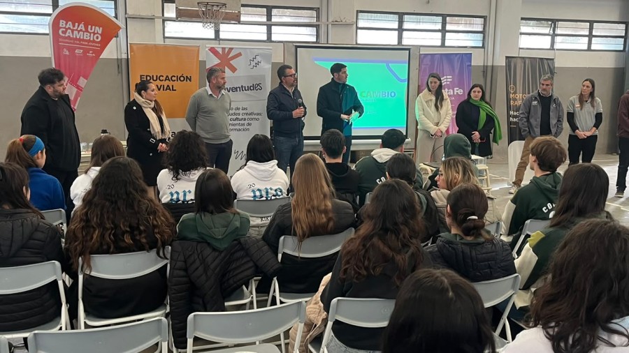 La charla se dio en el marco del trabajo mancomunado que el Municipio realiza con la Direcci&oacute;n Provincial de Juventudes.
