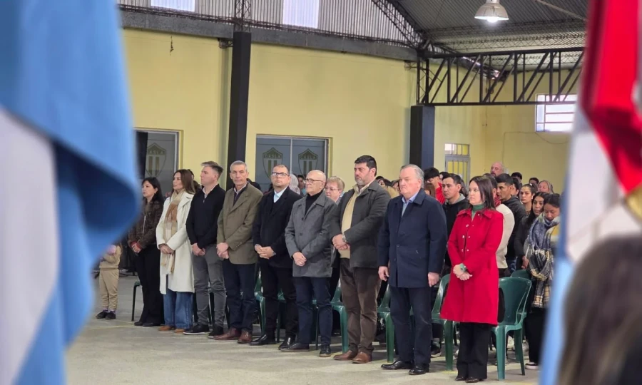 Las autoridades que presidieron la ceremonia.