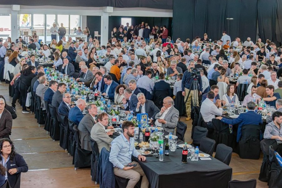 Con la presencia del gobernador de Santa Fe, Maximiliano Pullaro y m&aacute;s de 700 empresarios, el D&iacute;a de la Industria se celebr&oacute; en Las Parejas.