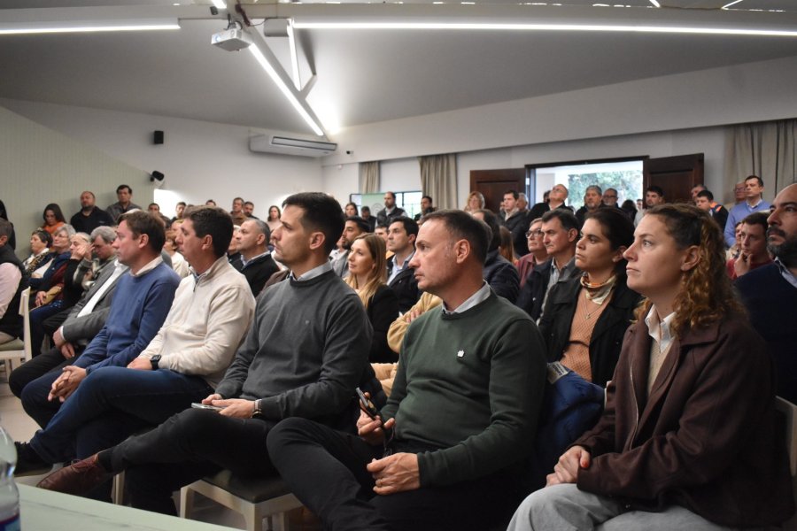 Vista parcial de los participantes en el reciente encuentro.
