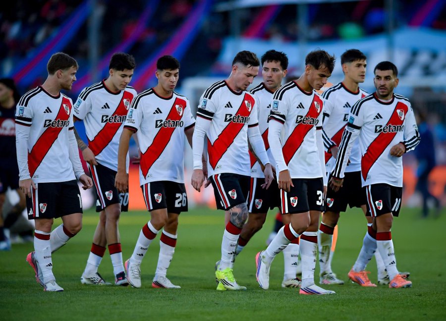 CRISIS. River no sale del pozo en el torneo local.