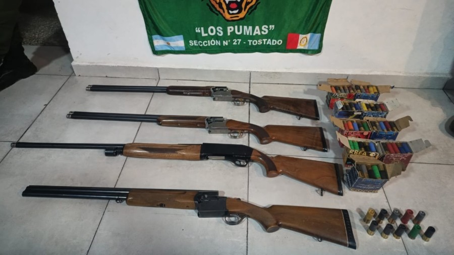 Parte de las armas incautadas durante uno de los procedimientos de Los Pumas.