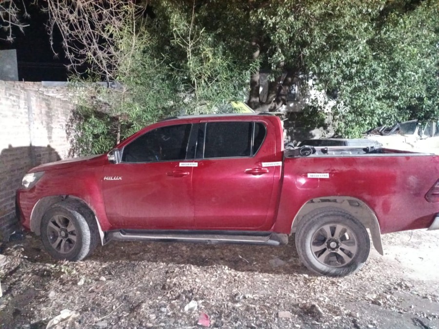 Una camioneta Toyota Hilux figuran en el inventario del material secuestrado durante los allanamientos. (FOTO SCS)