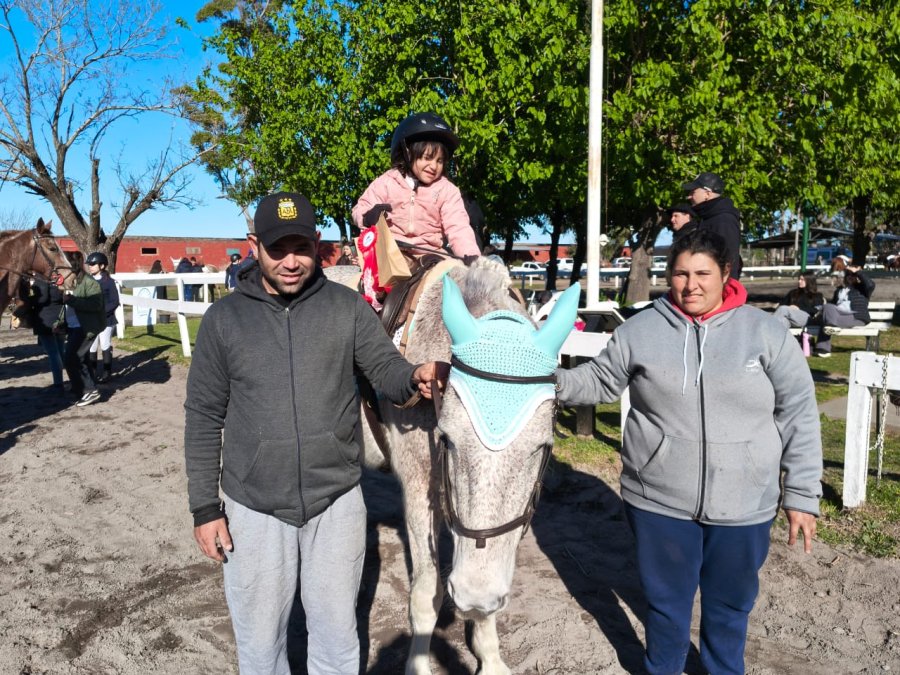 Jose con Gustavo y Sole, sus padres.
