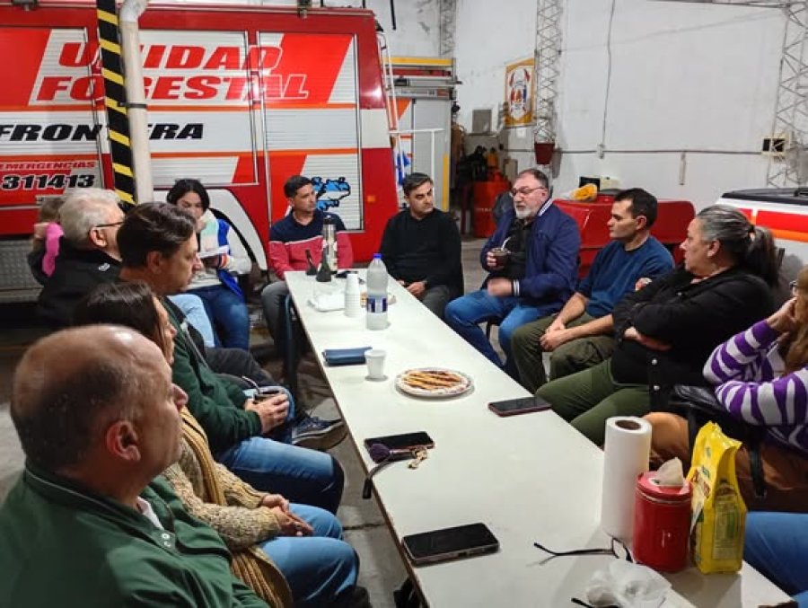 Con el grupo bomberil parta comunicar la buena nueva.