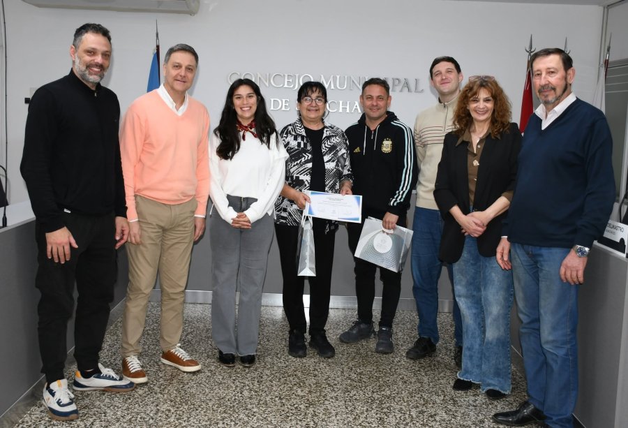 La entrega se concret&oacute; en el recinto de sesiones.