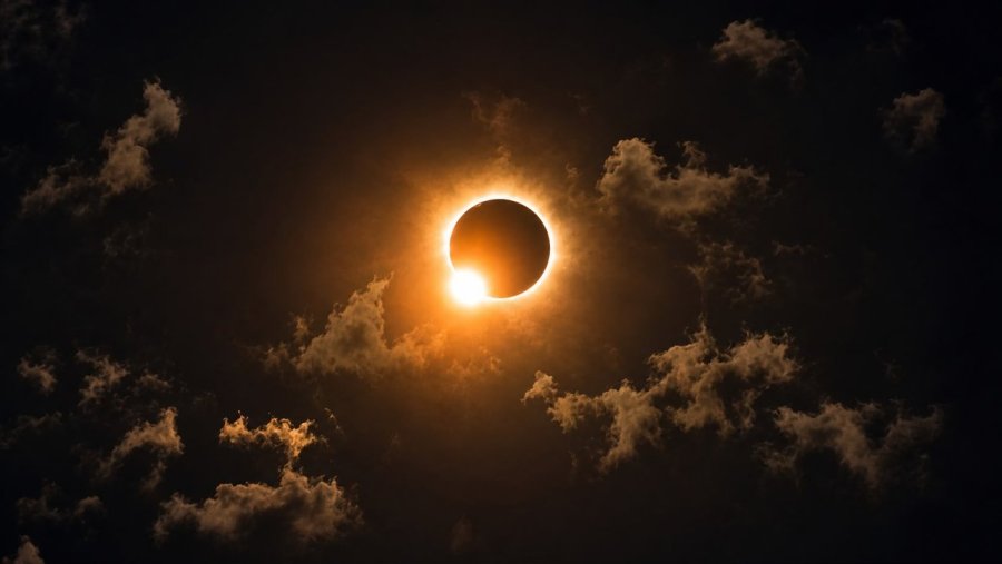 MARAVILLOSO. Desde playas, huertas, miradores oficiales, campos de f&uacute;tbol, castillos medievales y p&aacute;ramos, Espa&ntilde;a ha celebrado el primer eclipse total en cruzar la Pen&iacute;nsula en m&aacute;s de un siglo.