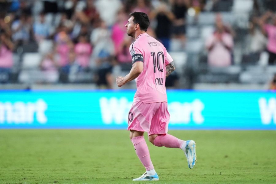 Lionel Messi, capit&aacute;n del Inter Miami, en el banco de suplentes.