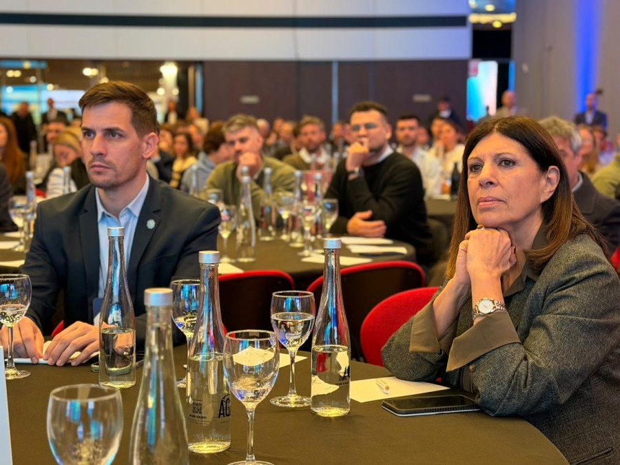 El intendente de Rafaela, Leonardo Viotti, junto a la presidente de la C&aacute;mara de Diputados y Diputadas de Santa Fe, Clara Garc&iacute;a, en Experiencia IDEA Rosario.