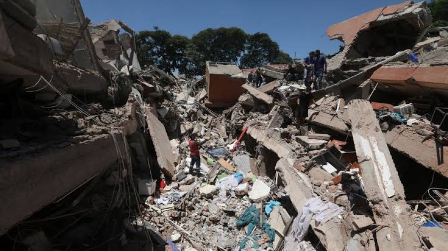 EMERGENCIA. A 72 horas del terremoto, los equipos de rescate mantienen la esperanza de encontrar personas con vida entre los escombros, mientras la cifra de muertos asciende a 273.