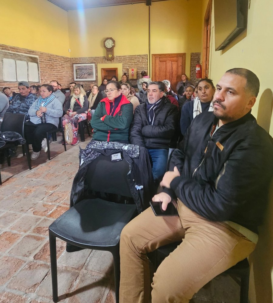 El grupo que asisti&oacute; a la charla.