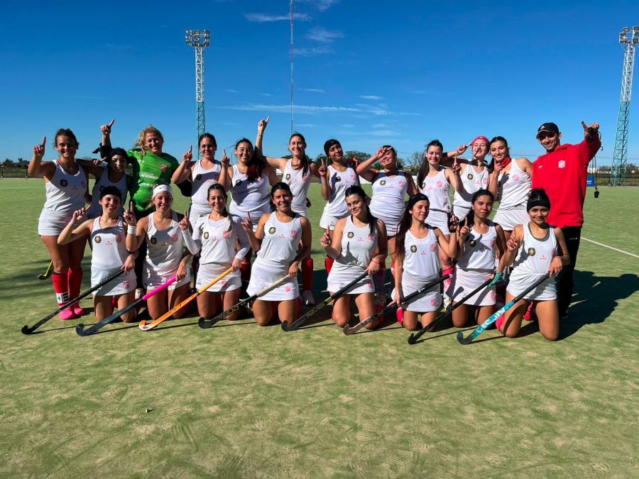 RESERVA. El plantel campe&oacute;n de 9 de Julio.