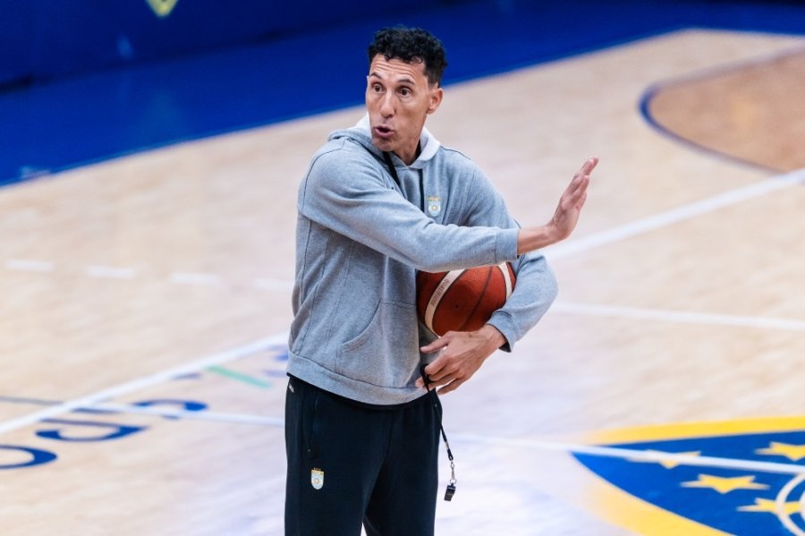 ENTRENADOR. Pablo Prigioni en el inicio de los entrenamientos.